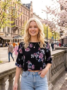 H.I.P. Floral tie back crop top